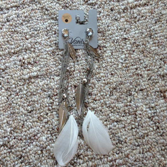 Cute feather earrings brand new