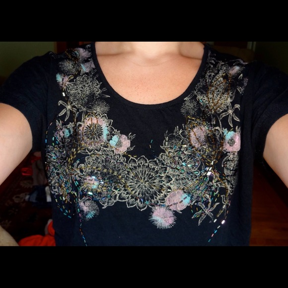 Top - Picture 2 of 2