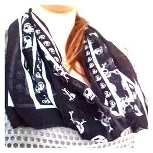 Alexander McQueen skull scarf