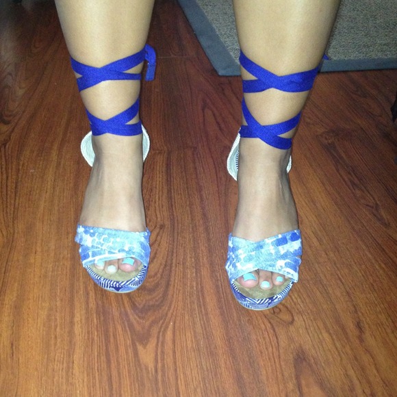 Shoes - Picture 1 of 3