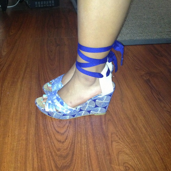 Shoes - Picture 2 of 3