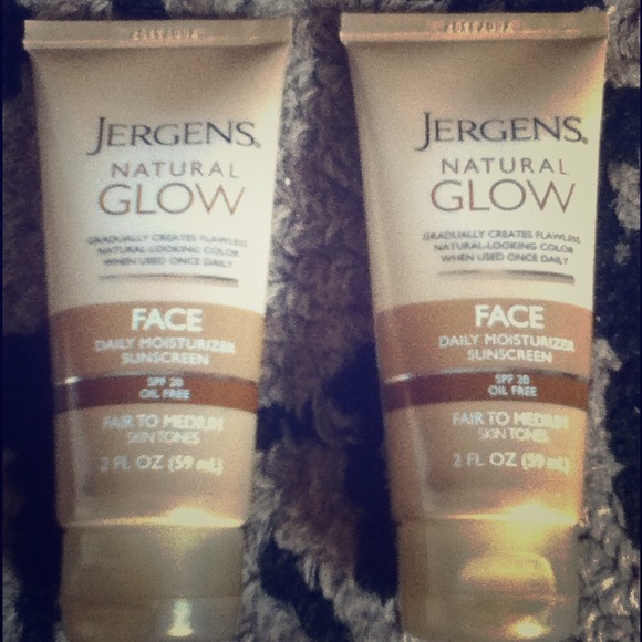 Other - 💎 Jergens natural glow face moisturizer