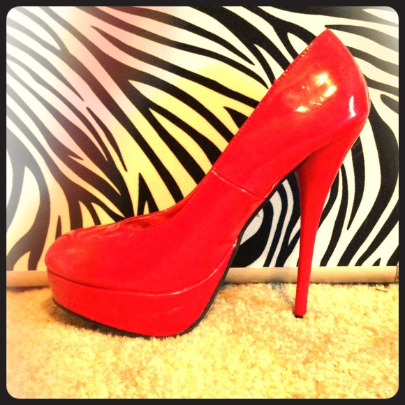 RESERVED NWOT  Charlotte Russe red pumps