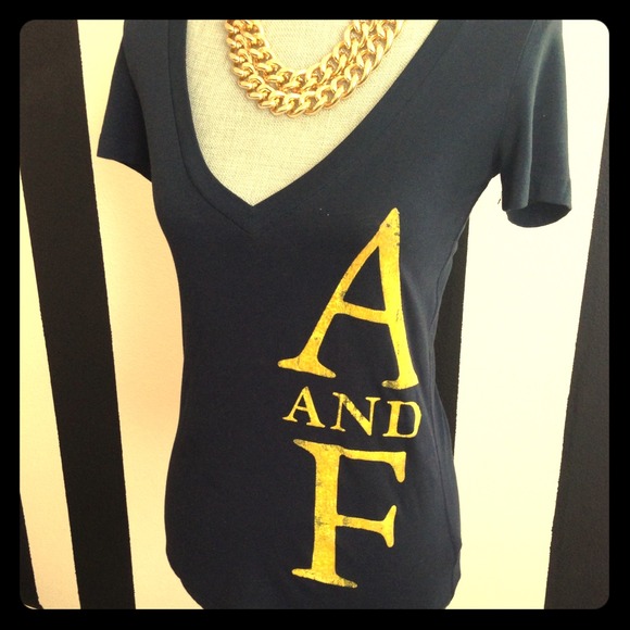 S🚫LD || A&F Tshirt