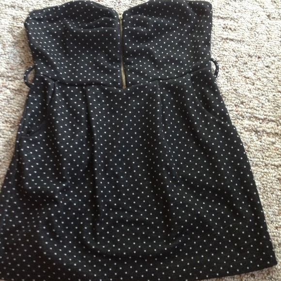 Polka dot cute strapless top:)