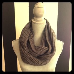 S🚫LD Gray Infinity Scarf