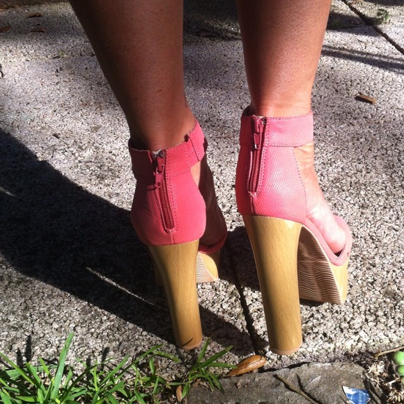 6.5 Qupid Coral ankle stap - Picture 2 of 3