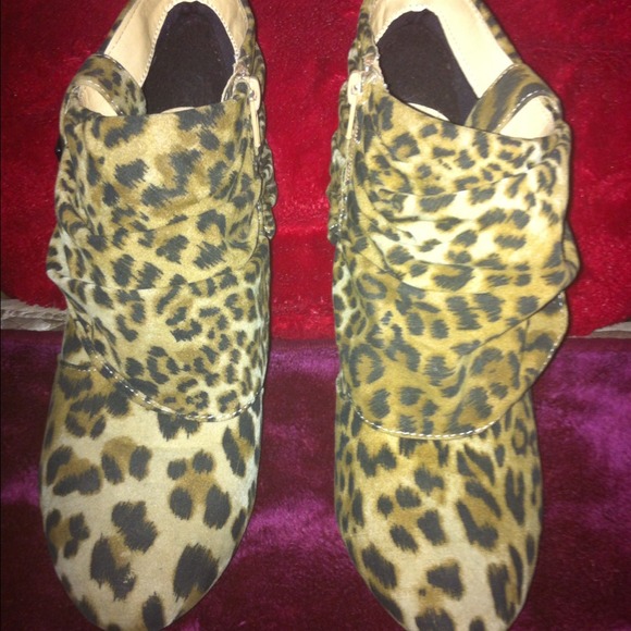 Cheetah print heels - Picture 2 of 2