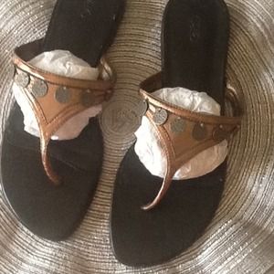 Size 10 Bronze colored sandals!