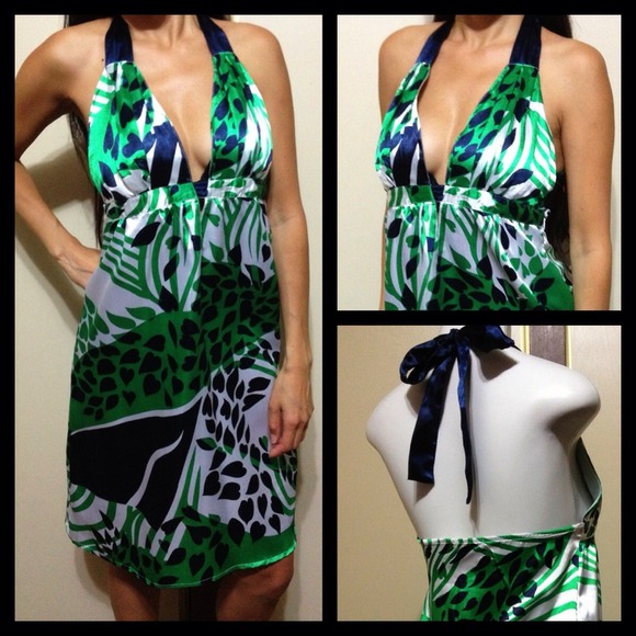 ❌SOLD❌Sleek and sexy dress w/💚💙patterns!