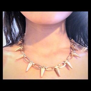 Spiked necklace