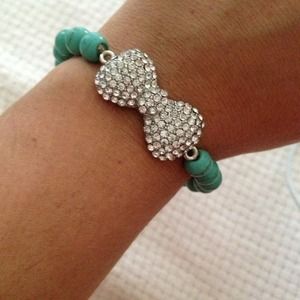 Bow bracelet
