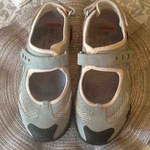 ECCO shoes size 10- 41. Price cut to 25$******