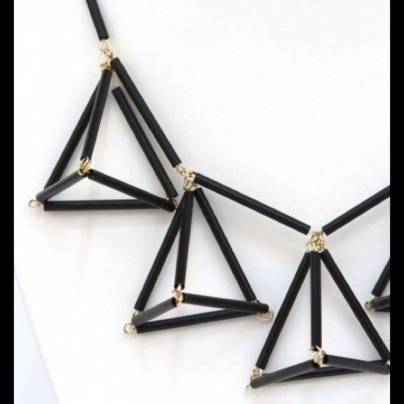 💋SOLD💋Triangle Chain Necklace - Picture 2 of 3