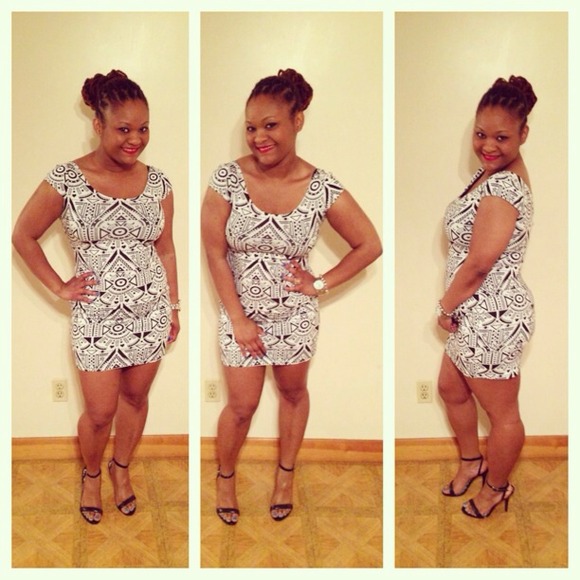 🚫SOLD🚫Black and white dress