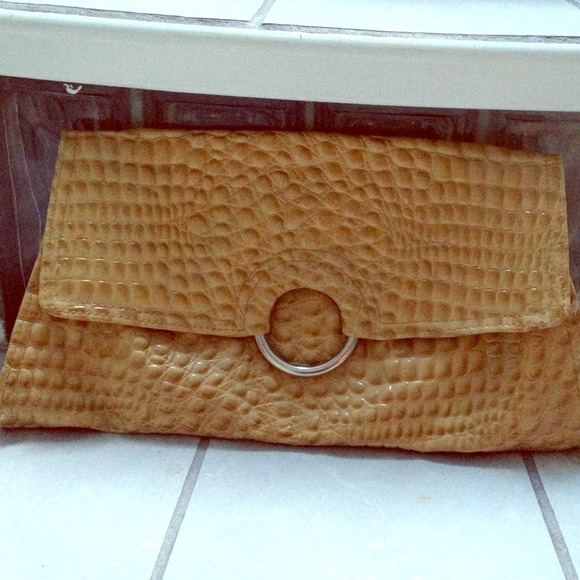 Clutch purse🍂🍃 reduced $