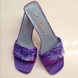 🎀🎀REDUCED FABULOUS  PURPLE/BLUE FLORAL SANDLE🎀
