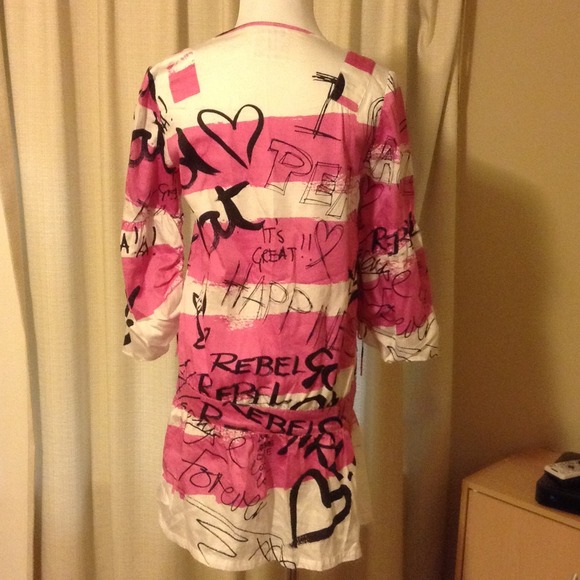 Beautiful Tunic. - Picture 2 of 3