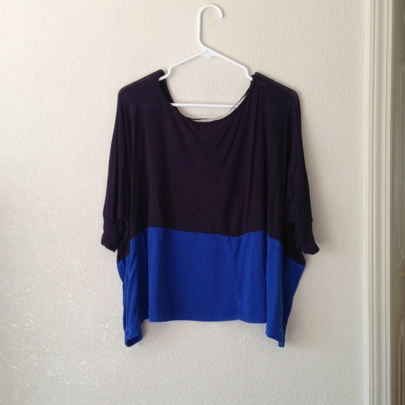 Blue colorblock top - Picture 2 of 3