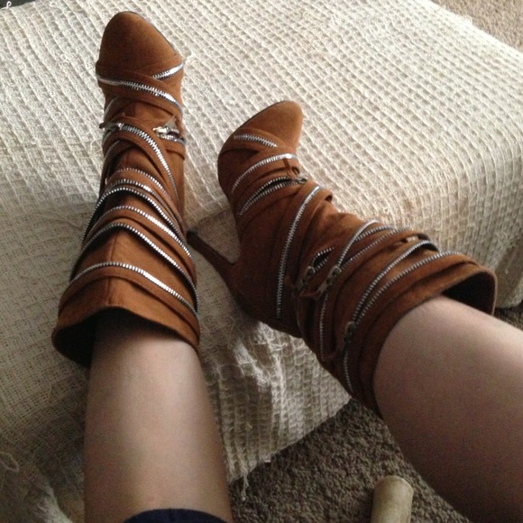 ⛔️SOLD in bundle ⛔️ - Picture 2 of 3