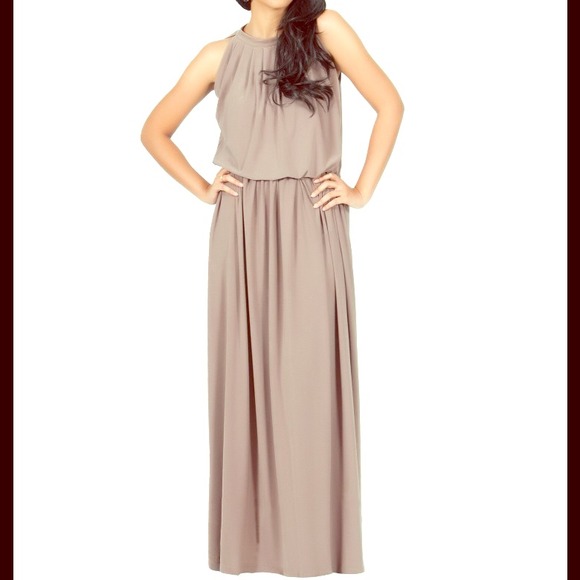 Slimming key hole sleeveless max