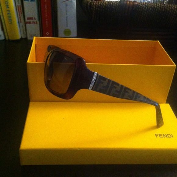 FENDI Sunglasses, FS502 238, Made in Italy main image 4