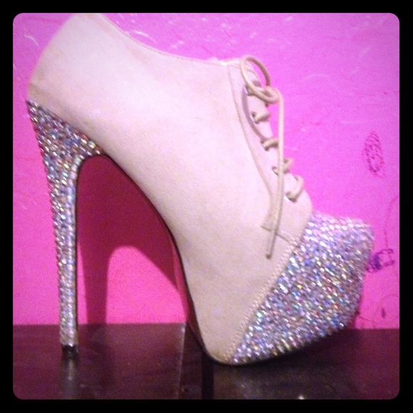 Rare Beautiful Louboutin inspired