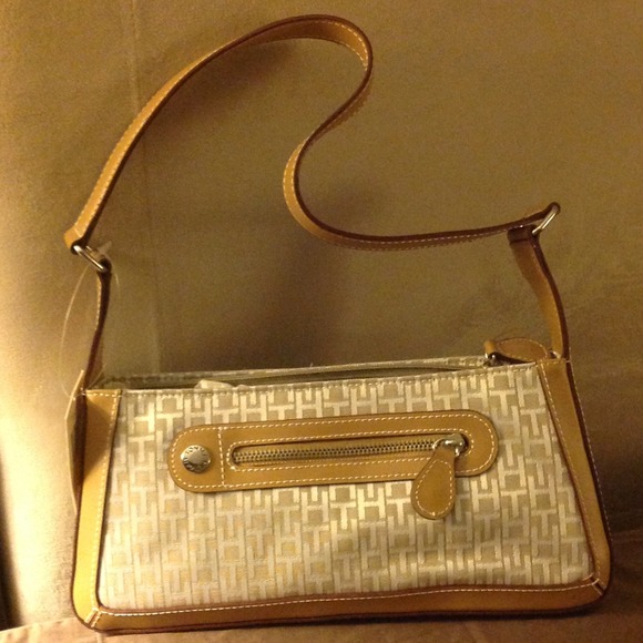 REDUCED! NWT-Small gold/tan Tommy Hilfiger purse.