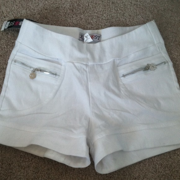 White shorts - Picture 1 of 2