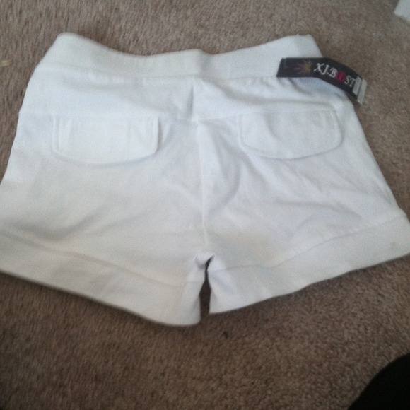 White shorts - Picture 2 of 2