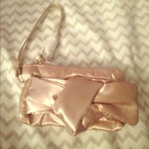 Jessica Simpson clutch