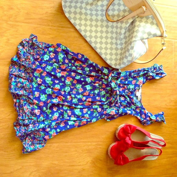 Fun floral summer dress.