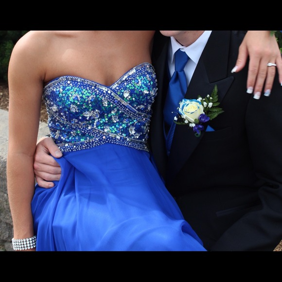 Deleting soon! MAKE ME AN OFFER! Royal blue dress - Picture 3 of 3