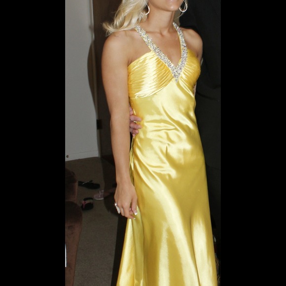 Deleting soon! MAKE ME AN OFFER! Yellow dress - Picture 2 of 4