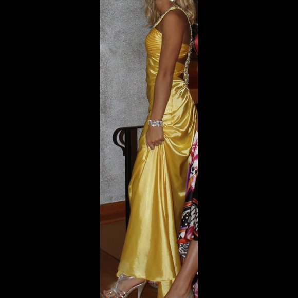 Deleting soon! MAKE ME AN OFFER! Yellow dress - Picture 3 of 4