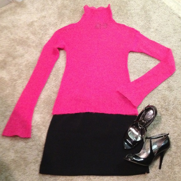 DKNY Fuchsia Pink Turtleneck Top