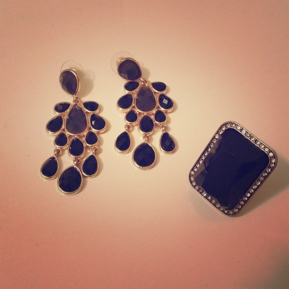 Black/gray/gold drop earrings & Black stone ring