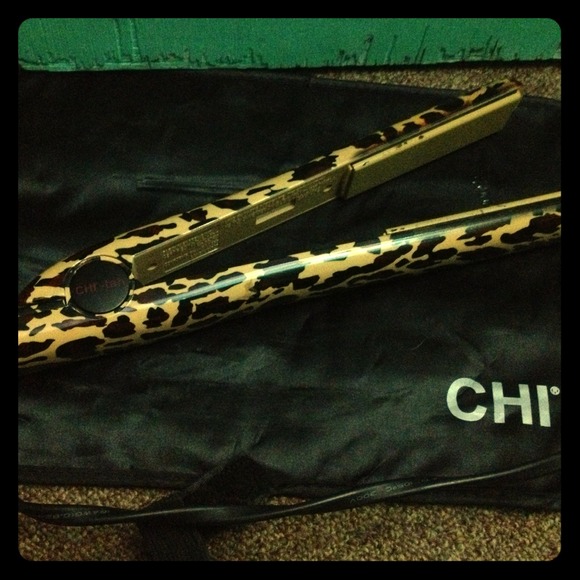 Chi straightener with cheetah print