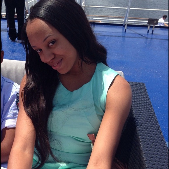 Hey! New Here! Check out my closet!!!✋👋✋👋✋ - Picture 2 of 3