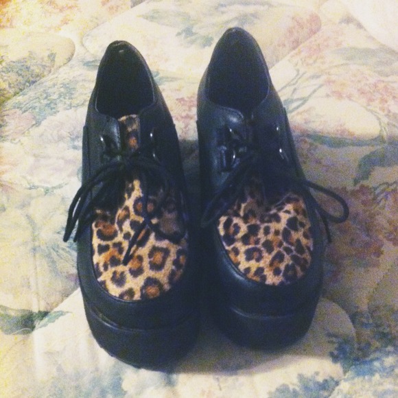 ❌SOLD❌ Leopard creepers