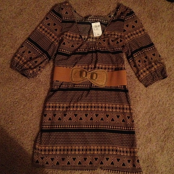 🔴SOLD🔴Ethnic Print Dress w/belt - Picture 1 of 1