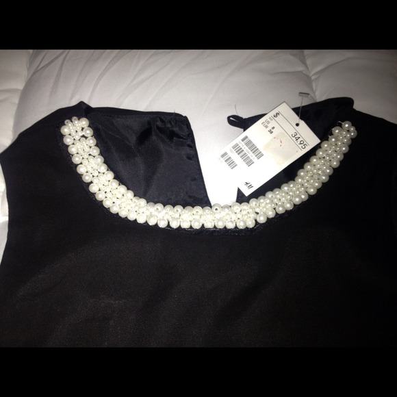 H&M NWT Black dress with pearl collar. - Picture 2 of 2