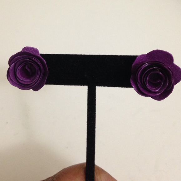 Quilled stud earringsYAY HOST PICK 8/17 - Picture 3 of 3