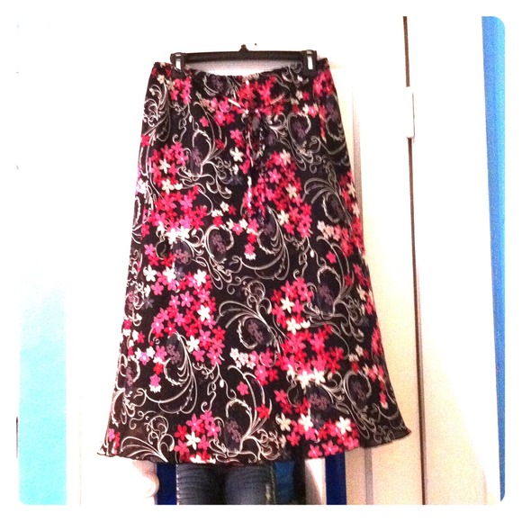 Polyester Pink and Cream Knee Length Skirt w/ a 🎀