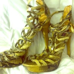 Size 11 Yoki snake print stilettos