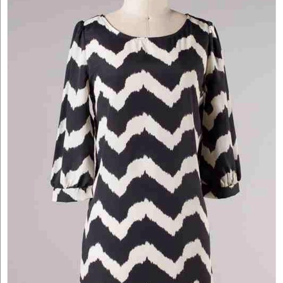 ❌❌SOLD❌❌Black and Ivory Chevron Dress