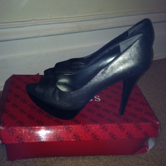 Heels - Picture 2 of 3