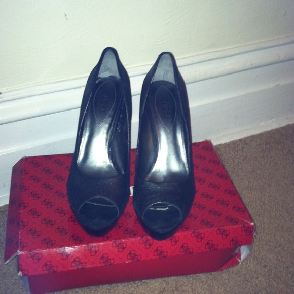 Heels - Picture 3 of 3