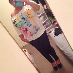 Marilyn Monroe shirt!!!!! So cute!!!! Beautiful!!!