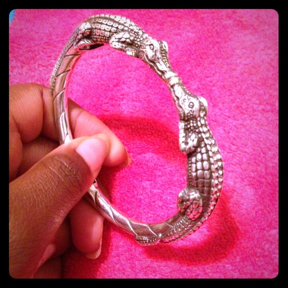 Kissing Gators Hinged Bangle